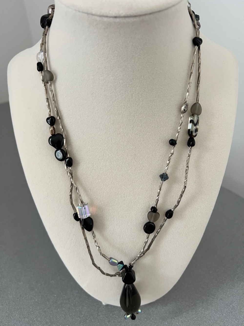 Black Bead Pendant Twisted Silver Details Women’s 20.25” Necklace
